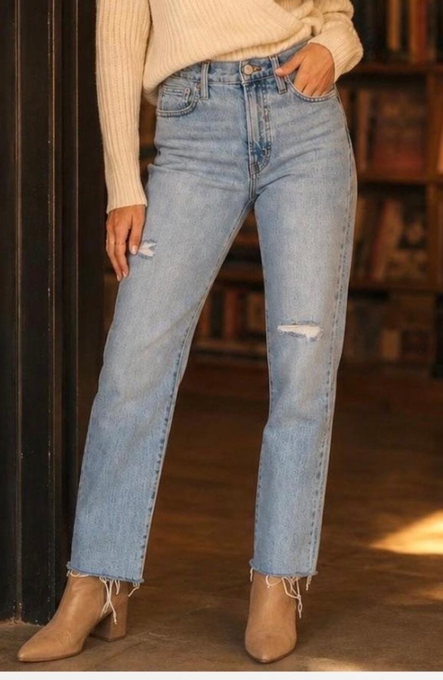 Madewell the perfect vintage Jean size 26 P frayed hem and distressed knee